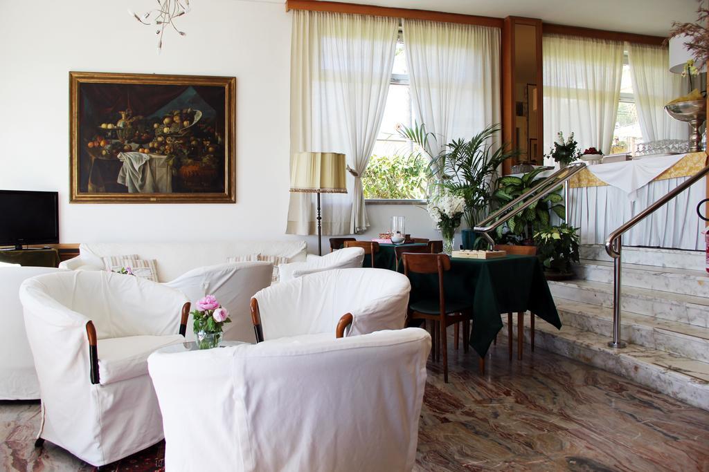 Hotel Miramare Диано-Марина Экстерьер фото